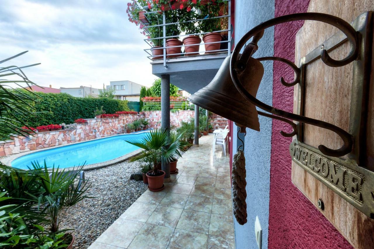 Apartmánový dom RED Hotel Podhájska Esterno foto