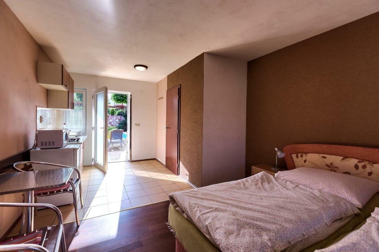 Apartmánový dom RED Hotel Podhájska Esterno foto