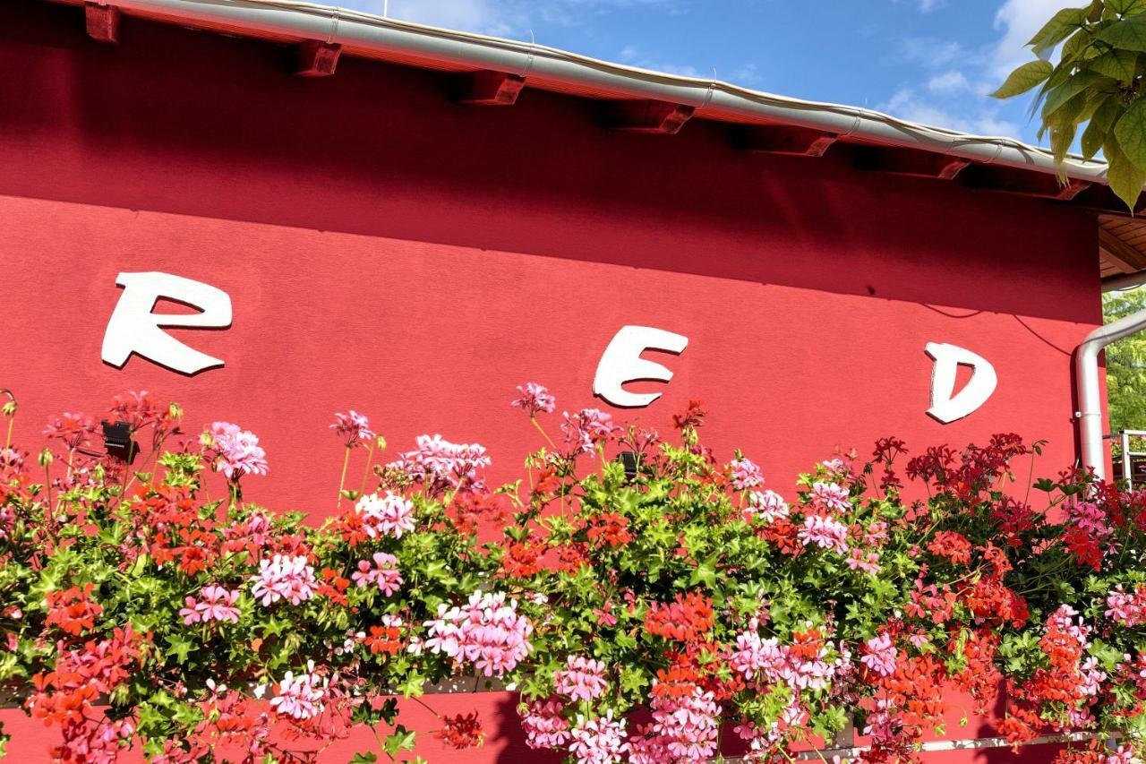 Apartmánový dom RED Hotel Podhájska Esterno foto
