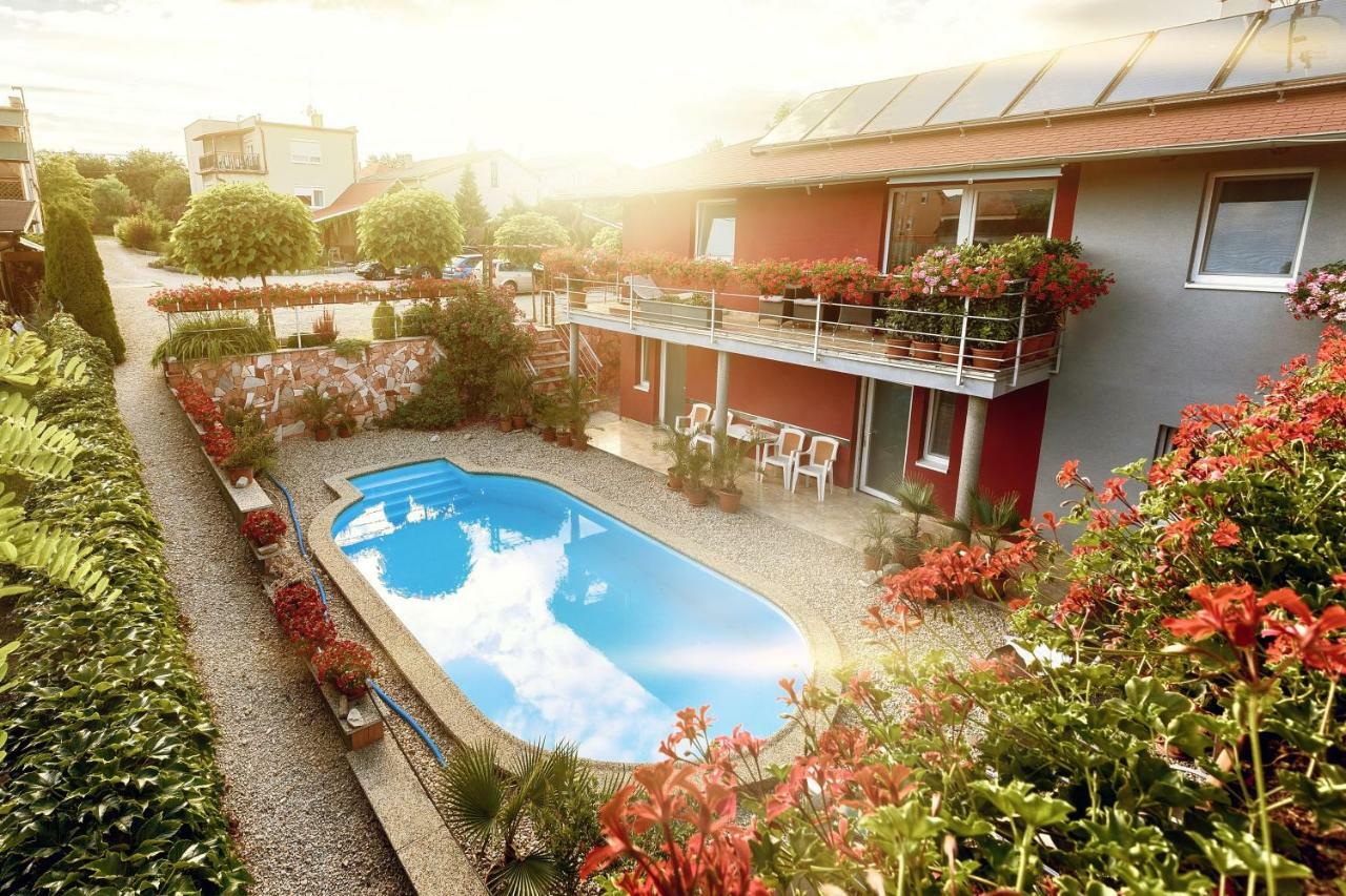 Apartmánový dom RED Hotel Podhájska Esterno foto