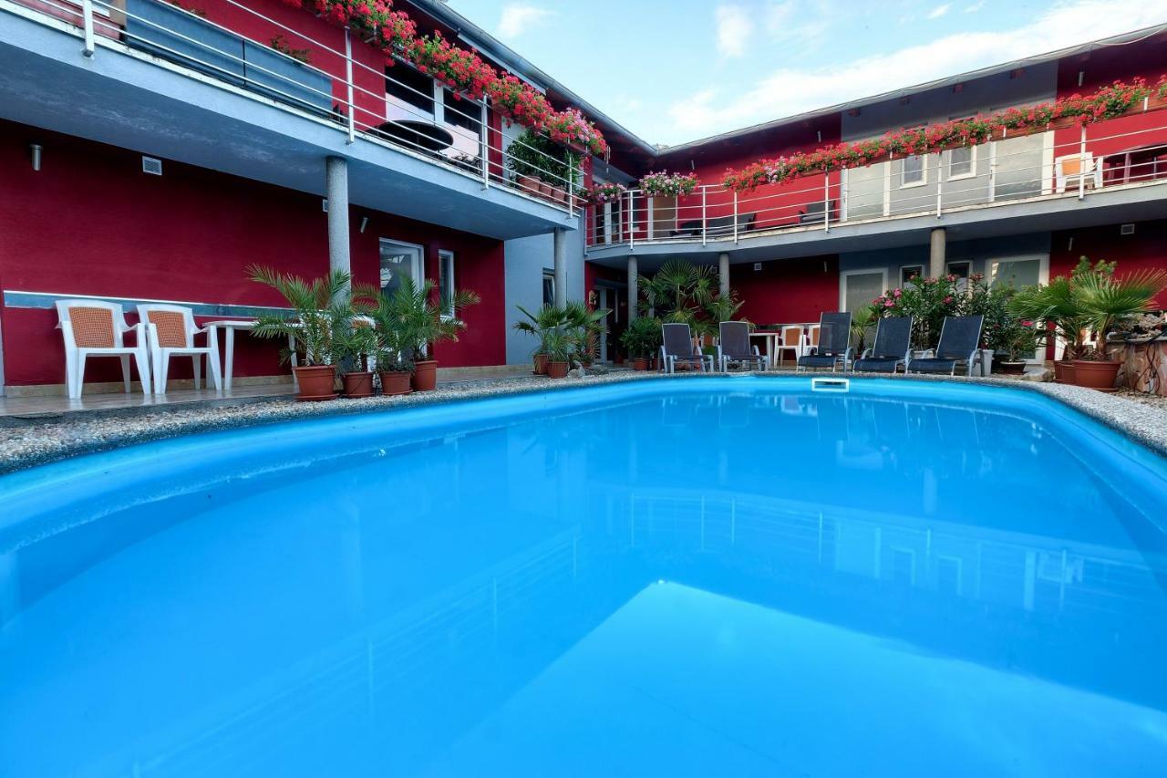 Apartmánový dom RED Hotel Podhájska Esterno foto