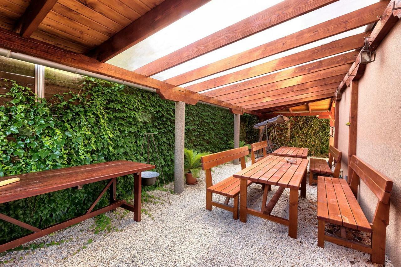 Apartmánový dom RED Hotel Podhájska Esterno foto