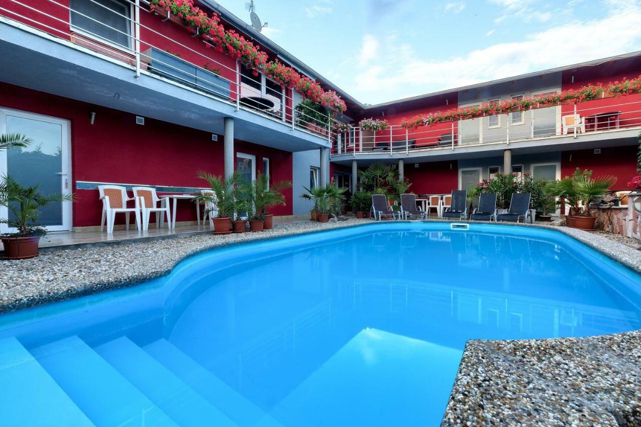 Apartmánový dom RED Hotel Podhájska Esterno foto