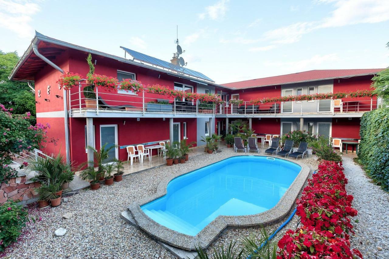 Apartmánový dom RED Hotel Podhájska Esterno foto
